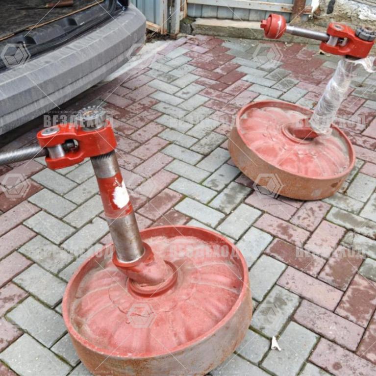 21.31.001 Колесо направляющее в сб с осью и натяжным устройством