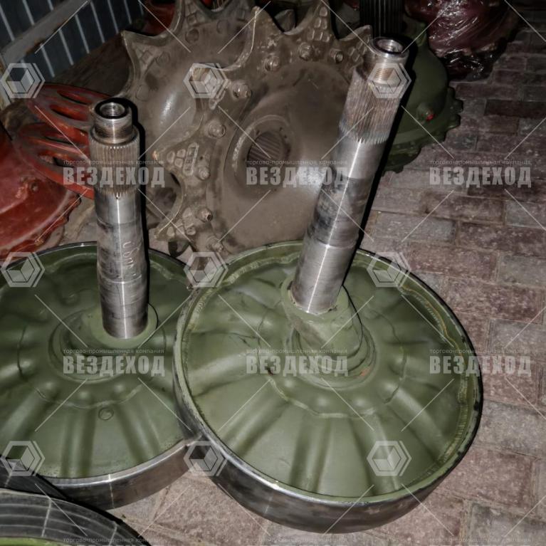 21.31.041 Колесо направляющее с осью в сб.