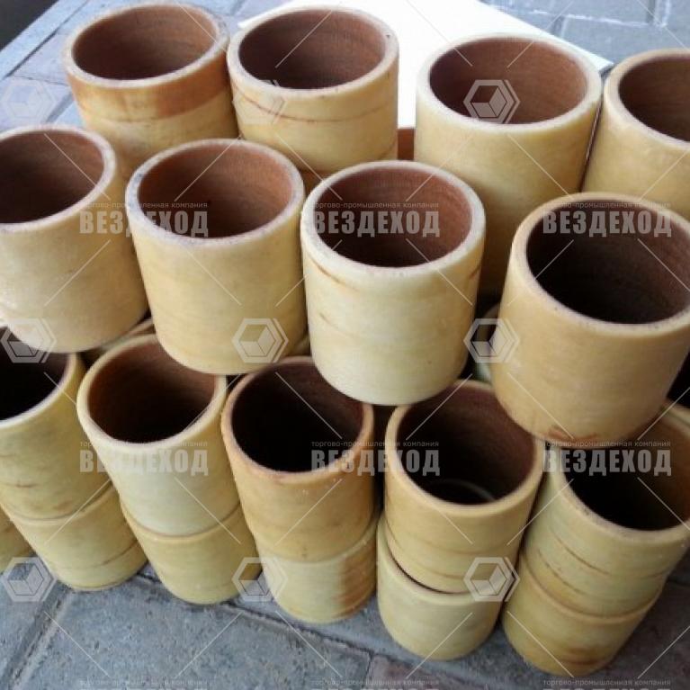 71-2946055 Т Втулка наружняя оси кронштейна подвески катка (текстолит)