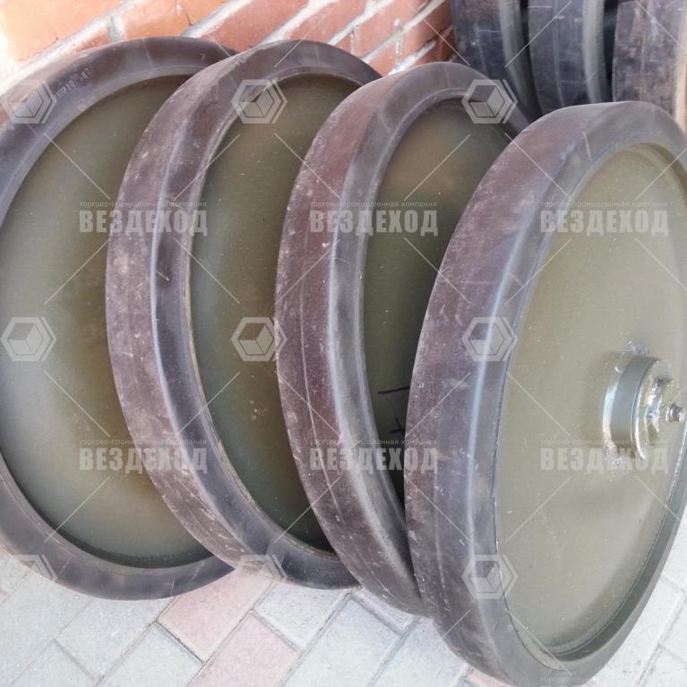 71-3205002 Каток ленивца в сб 2 подшипника, втулка, шайба, уплотнение, крышка