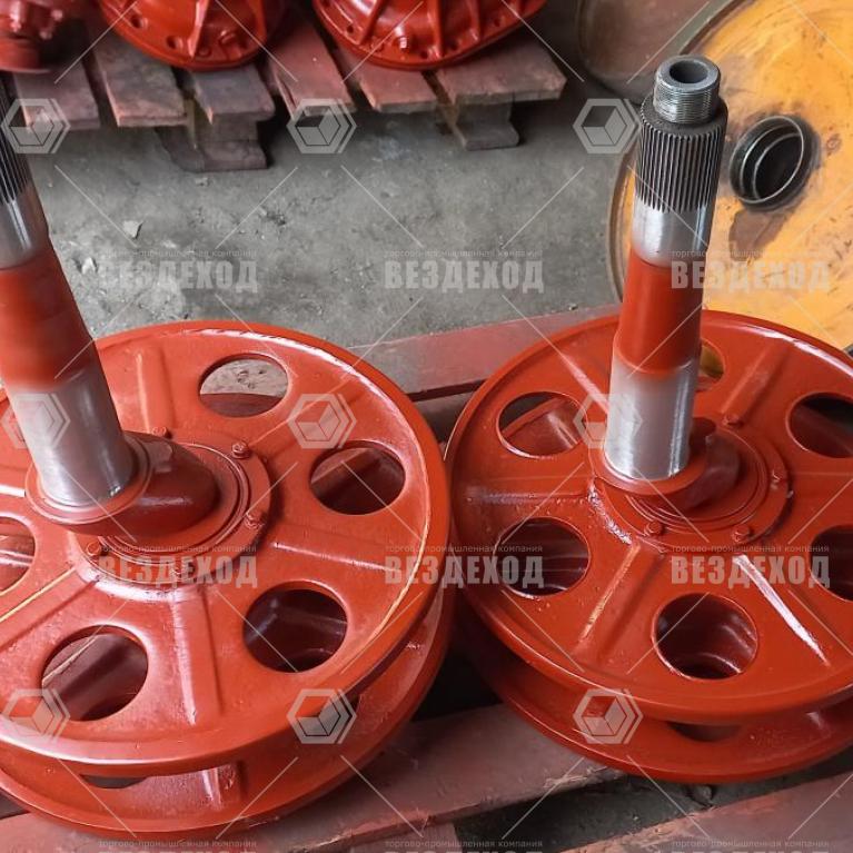 8.31.040 Колесо направляющее с осью в сб.