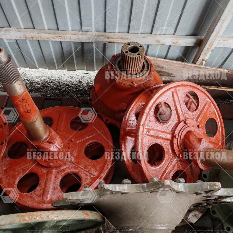 8.31.040 Колесо направляющее с осью в сб.