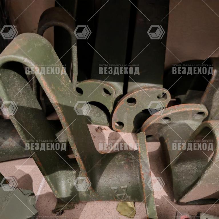 8.60.105 Кронштейн очистки правый длинный