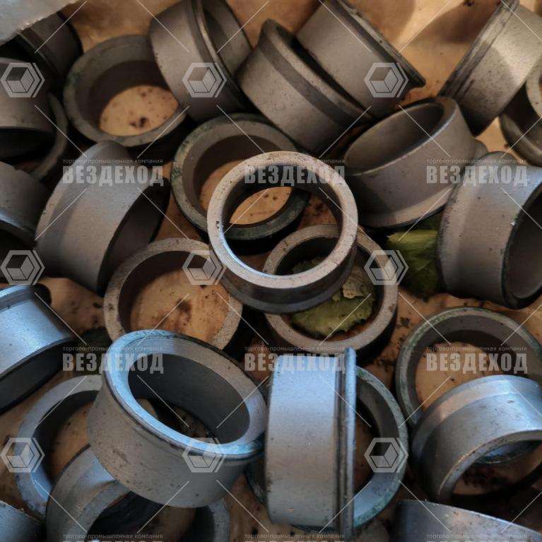 71-3205016 Втулка распорная подшипника ленивца