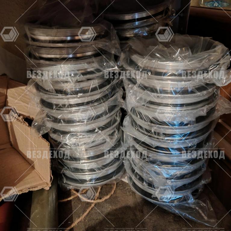 71-3205020 Крышка ступицы катка ленивца