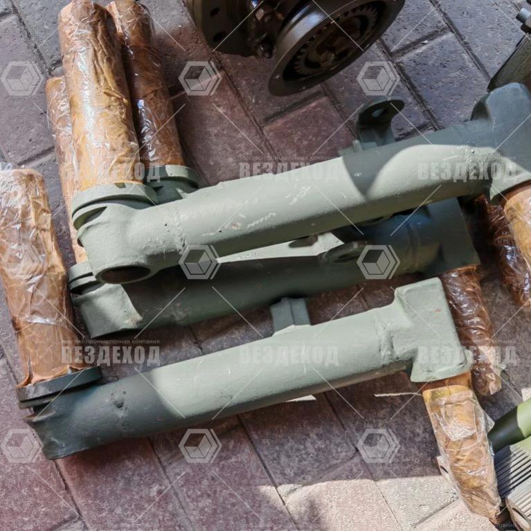 71-2946011 Балансир переднего катка левый в сб