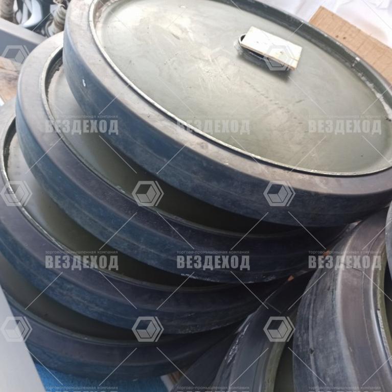 47-3204005-А2 Каток опорный с шиной в сборе (47-3204005-А2)