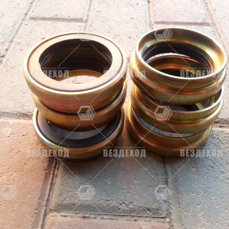 71-2946030 Обойма сальника оси балансира катка (71-2946030)